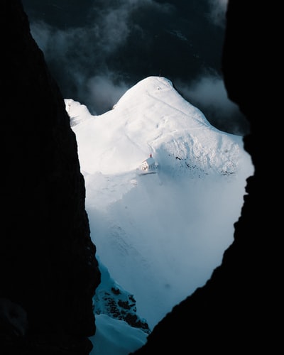 白昼雪山